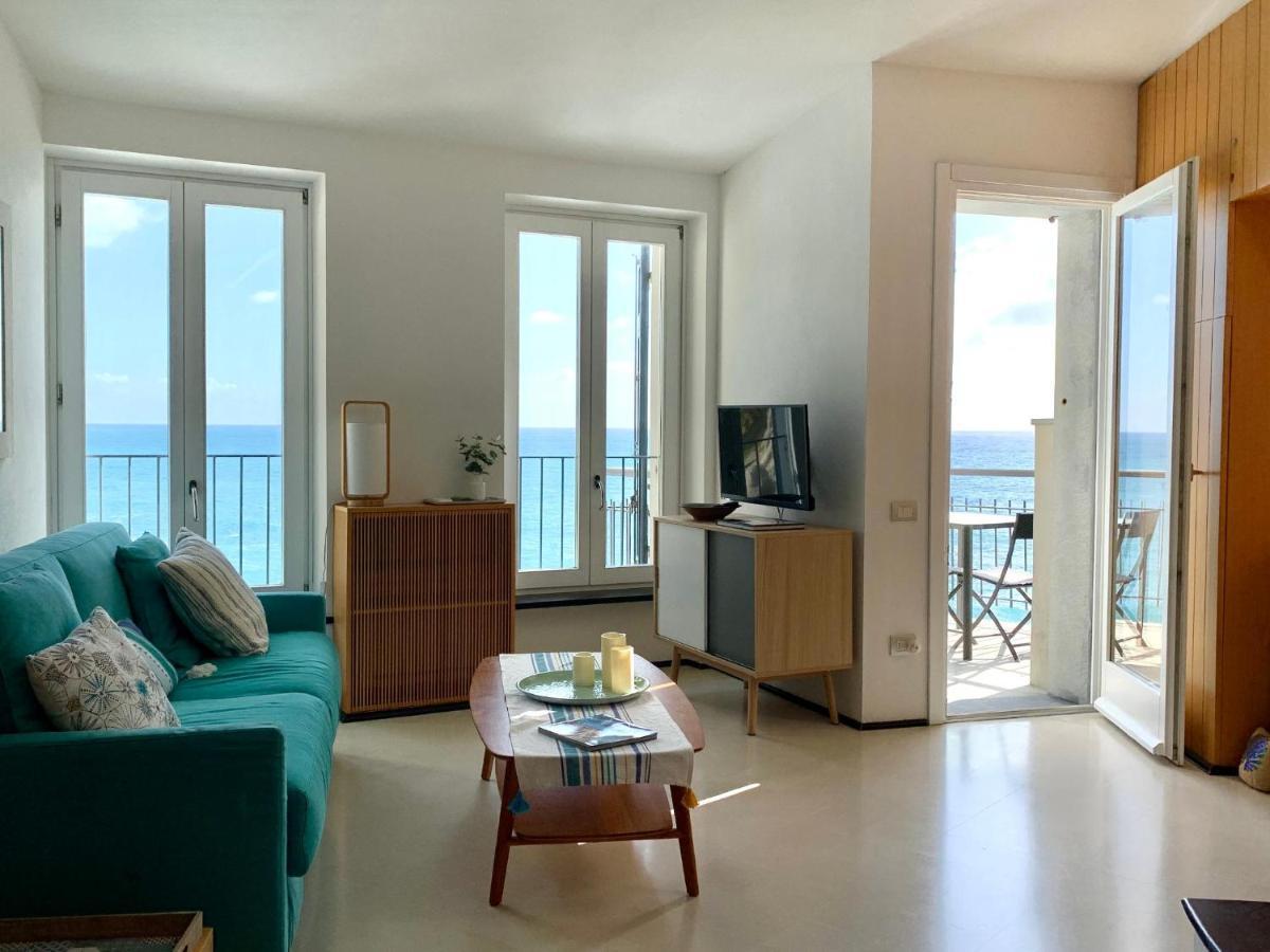 Il Ciasso Romantic Seafront Escape เวอนาซซา ภายนอก รูปภาพ